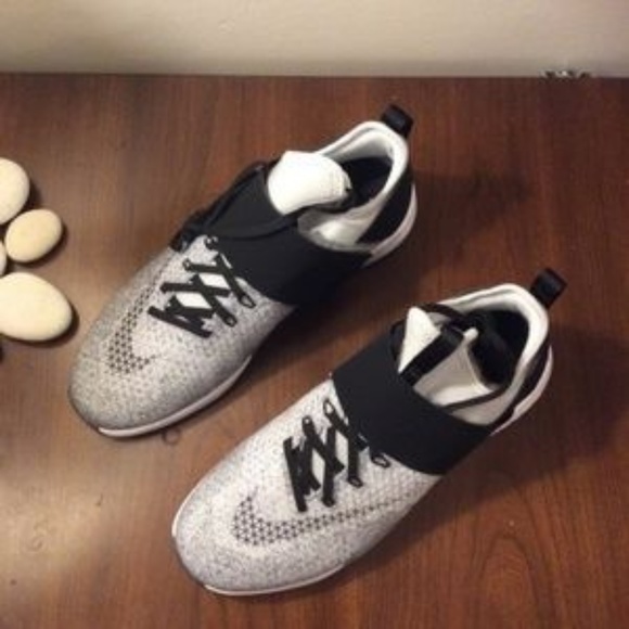 NEW NWT Nike Air Zoom Strong Shoe Trainers - Picture 3 of 7